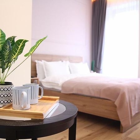 Parilament on Rustaveli 4 rooms Tbilisi Buitenkant foto