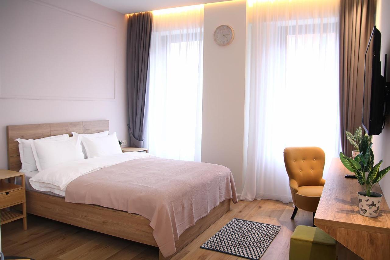Parilament on Rustaveli 4 rooms Tbilisi Buitenkant foto
