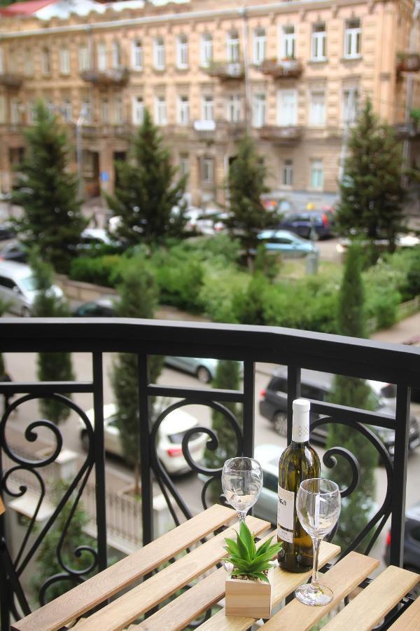 Parilament on Rustaveli 4 rooms Tbilisi Buitenkant foto