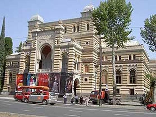 Parilament on Rustaveli 4 rooms Tbilisi Buitenkant foto